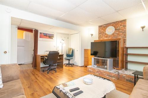 4306 Gordon Drive, Kelowna, BC - Indoor Photo Showing Living Room With Fireplace