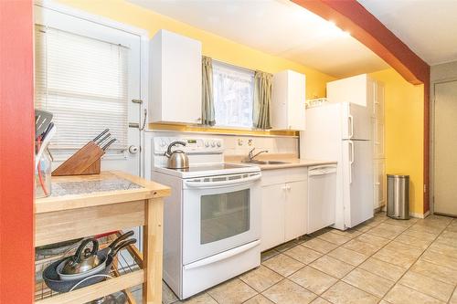 4306 Gordon Drive, Kelowna, BC - Indoor Photo Showing Kitchen