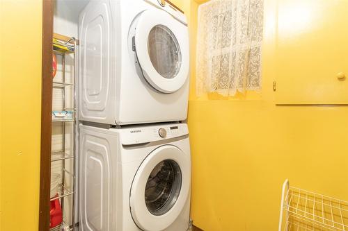 4306 Gordon Drive, Kelowna, BC - Indoor Photo Showing Laundry Room