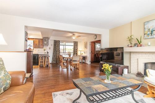 4306 Gordon Drive, Kelowna, BC - Indoor Photo Showing Living Room With Fireplace