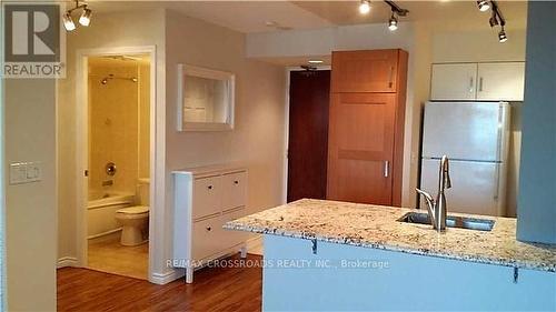 705 - 23 Oneida Crescent, Richmond Hill, ON - Indoor Photo Showing Kitchen