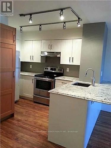 705 - 23 Oneida Crescent, Richmond Hill, ON - Indoor Photo Showing Kitchen