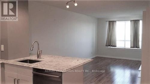 705 - 23 Oneida Crescent, Richmond Hill, ON - Indoor Photo Showing Kitchen