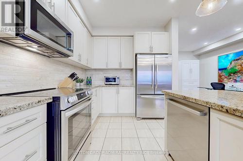 41 Lindvest Crescent, Vaughan, ON - Indoor Photo Showing Kitchen With Stainless Steel Kitchen With Upgraded Kitchen