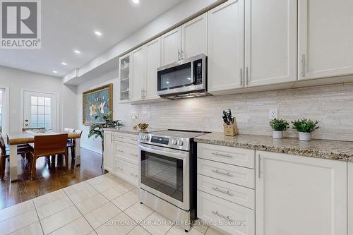 41 Lindvest Crescent, Vaughan, ON - Indoor Photo Showing Kitchen With Upgraded Kitchen