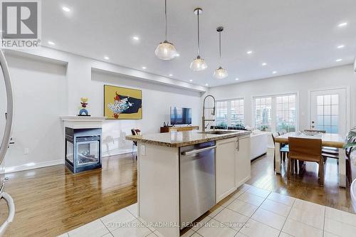 41 Lindvest Crescent, Vaughan, ON - Indoor Photo Showing Kitchen With Upgraded Kitchen