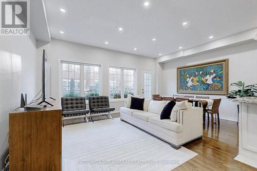 41 Lindvest Crescent, Vaughan, ON - Indoor Photo Showing Living Room