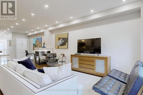 41 Lindvest Crescent, Vaughan, ON - Indoor Photo Showing Living Room