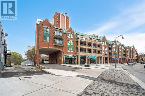 404 - 121 Woodbridge Avenue, Vaughan, ON - Outdoor With Facade