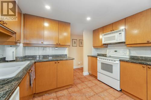 404 - 121 Woodbridge Avenue, Vaughan, ON - Indoor Photo Showing Kitchen