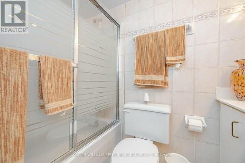 404 - 121 Woodbridge Avenue, Vaughan, ON - Indoor Photo Showing Bathroom