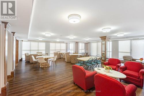 404 - 121 Woodbridge Avenue, Vaughan, ON - Indoor Photo Showing Living Room