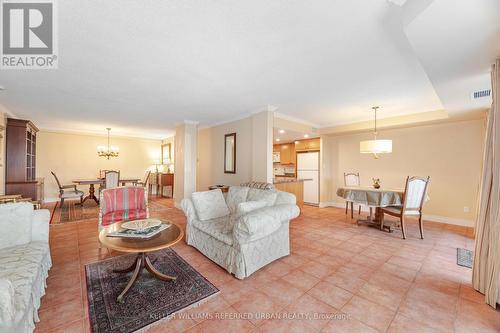 404 - 121 Woodbridge Avenue, Vaughan, ON - Indoor Photo Showing Living Room