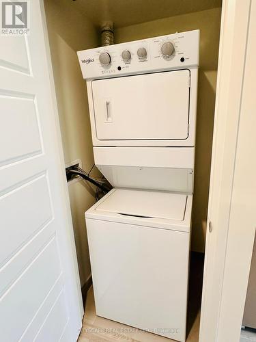 211 - 1415 Dundas Street E, Oakville, ON - Indoor Photo Showing Laundry Room