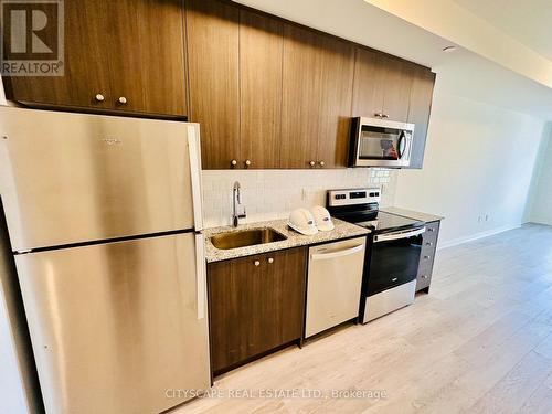 211 - 1415 Dundas Street E, Oakville, ON - Indoor Photo Showing Kitchen