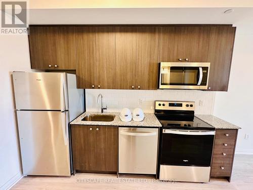 211 - 1415 Dundas Street E, Oakville, ON - Indoor Photo Showing Kitchen