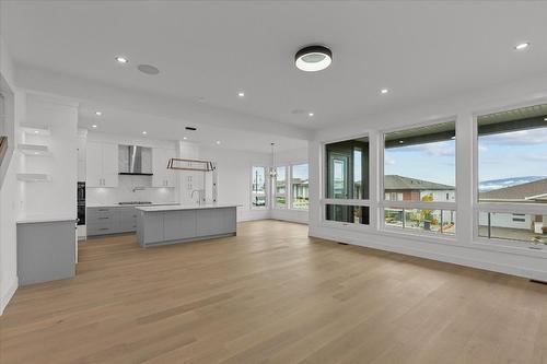 2163 Kentucky Crescent, Kelowna, BC - Indoor Photo Showing Kitchen