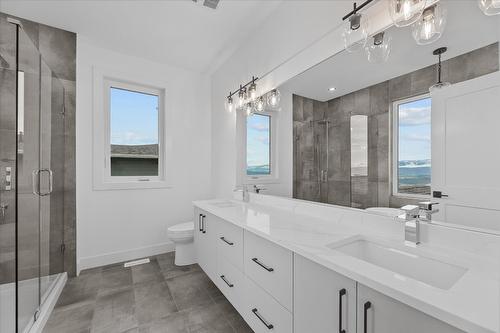 2163 Kentucky Crescent, Kelowna, BC - Indoor Photo Showing Bathroom