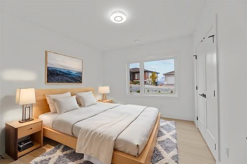 2163 Kentucky Crescent, Kelowna, BC - Indoor Photo Showing Bedroom