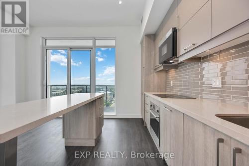 1806 - 8119 Birchmount Road, Markham, ON - Indoor Photo Showing Kitchen With Upgraded Kitchen