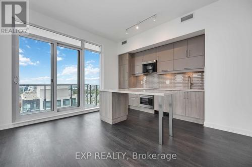 1806 - 8119 Birchmount Road, Markham, ON - Indoor Photo Showing Kitchen With Upgraded Kitchen