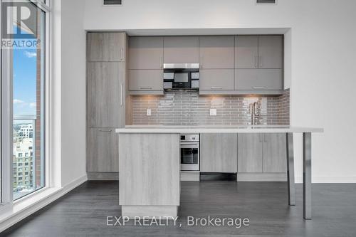 1806 - 8119 Birchmount Road, Markham, ON - Indoor Photo Showing Kitchen