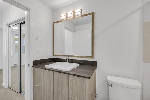 103-1800 Richter Street, Kelowna, BC - Indoor Photo Showing Bathroom