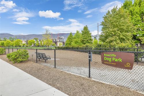 103-1800 Richter Street, Kelowna, BC - Outdoor