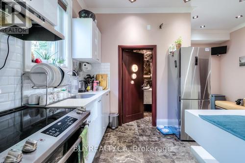 2530 King Road, King, ON - Indoor Photo Showing Kitchen