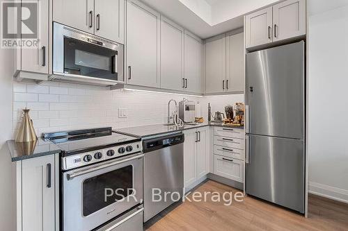 704 - 20 Gatineau Drive E, Vaughan, ON - Indoor Photo Showing Kitchen With Stainless Steel Kitchen With Upgraded Kitchen