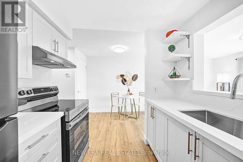 111 Nathan Crescent, Barrie, ON - Indoor Photo Showing Kitchen