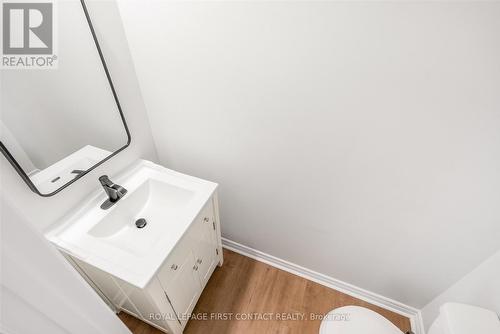 14-16 Peel Street, Barrie, ON - Indoor Photo Showing Bathroom