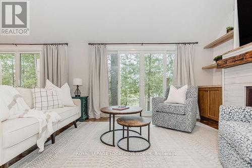 44 Stroud Crescent, Wasaga Beach, ON - Indoor Photo Showing Living Room