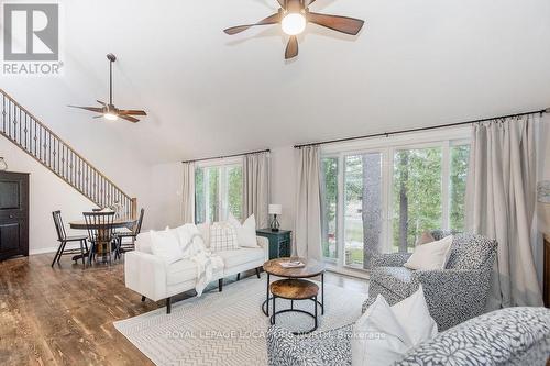 44 Stroud Crescent, Wasaga Beach, ON - Indoor Photo Showing Living Room