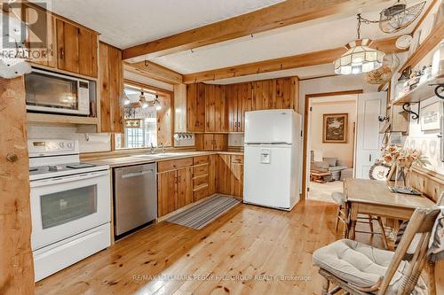 63 Nelson Street, Barrie, ON - Indoor Photo Showing Kitchen