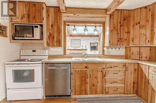 63 Nelson Street, Barrie, ON - Indoor Photo Showing Kitchen