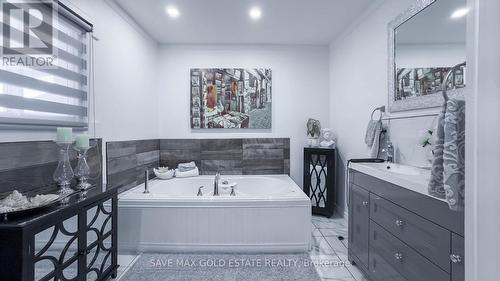 252 Walter Avenue N, Hamilton, ON - Indoor Photo Showing Bathroom