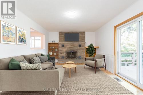 431 Innisfil Street, Barrie, ON - Indoor Photo Showing Living Room With Fireplace