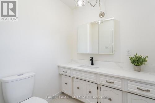 431 Innisfil Street, Barrie, ON - Indoor Photo Showing Bathroom