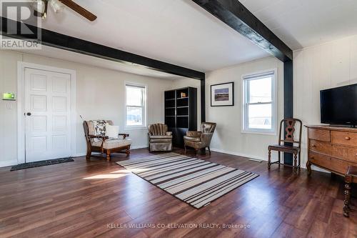 555 Champlain Road, Tiny, ON - Indoor Photo Showing Living Room