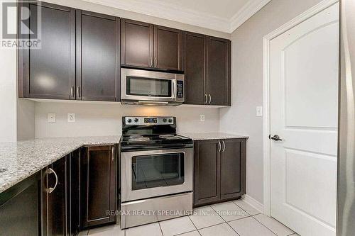 413 - 383 Main Street E, Milton, ON - Indoor Photo Showing Kitchen With Upgraded Kitchen