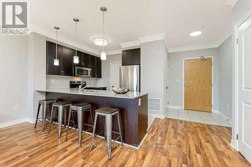 413 - 383 Main Street E, Milton, ON - Indoor Photo Showing Kitchen With Upgraded Kitchen