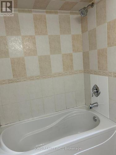 3223 Shadetree Drive, Mississauga, ON - Indoor Photo Showing Bathroom