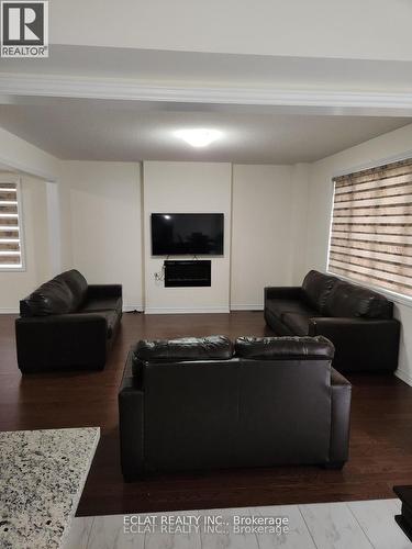 134 Petch Avenue, Caledon, ON - Indoor Photo Showing Living Room