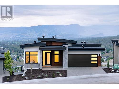 1050 Emslie Street, Kelowna, BC - Outdoor