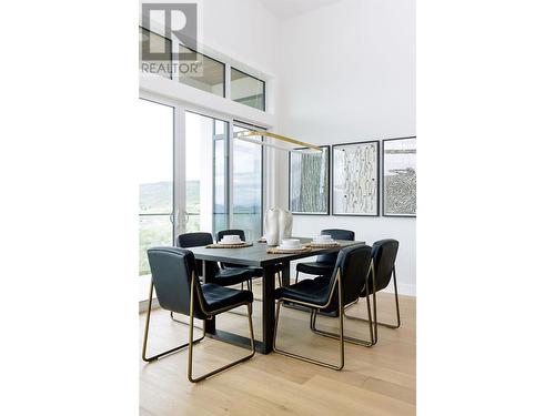 1050 Emslie Street, Kelowna, BC - Indoor Photo Showing Dining Room