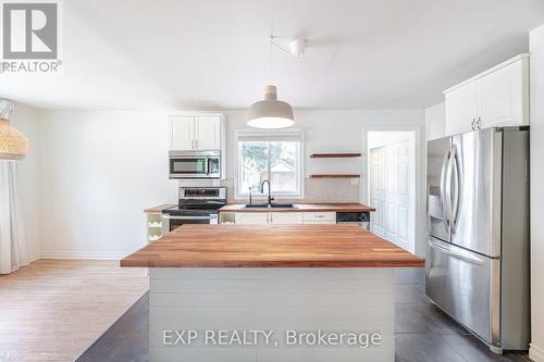 31 Shakespeare Avenue, Niagara-On-The-Lake, ON - Indoor Photo Showing Kitchen With Stainless Steel Kitchen With Double Sink