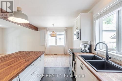 31 Shakespeare Avenue, Niagara-On-The-Lake, ON - Indoor Photo Showing Kitchen With Double Sink