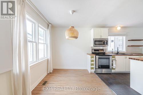 31 Shakespeare Avenue, Niagara-On-The-Lake, ON - Indoor Photo Showing Kitchen