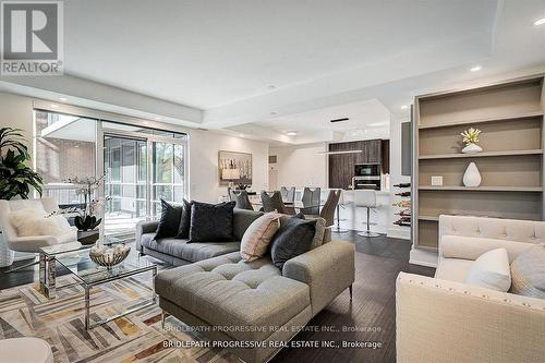 401 - 3 Southvale Drive, Toronto, ON - Indoor Photo Showing Living Room